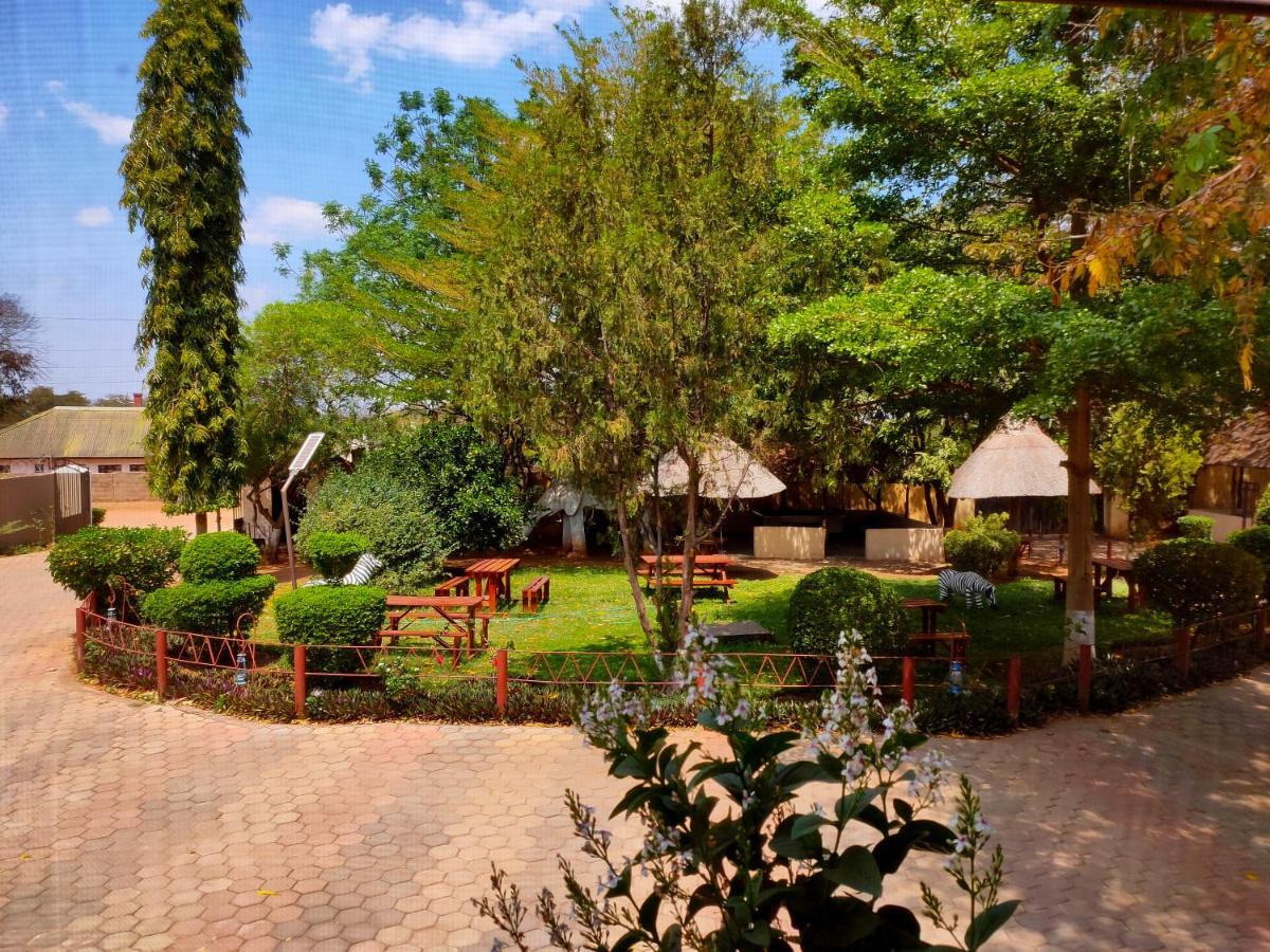 Golden Days Lodge Livingstone Exteriör bild