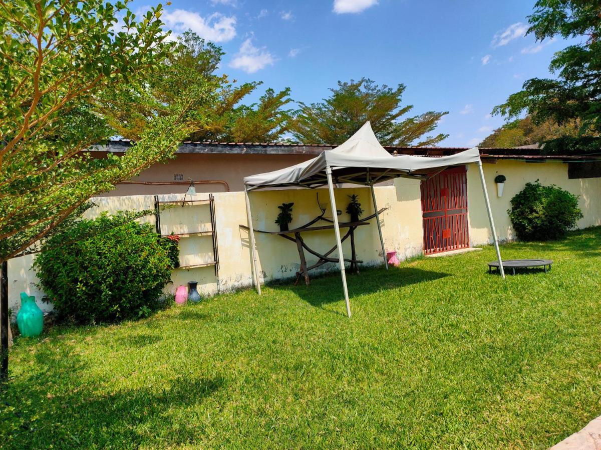 Golden Days Lodge Livingstone Exteriör bild