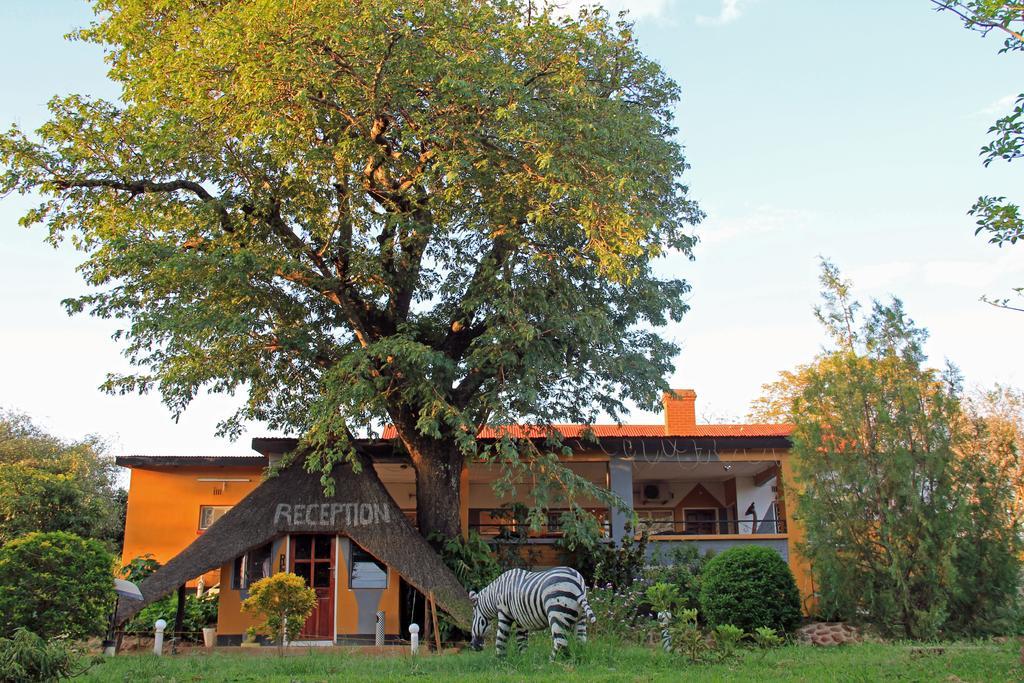 Golden Days Lodge Livingstone Exteriör bild