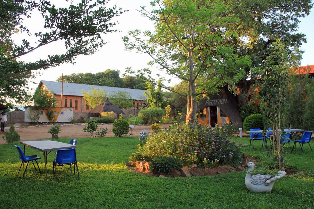 Golden Days Lodge Livingstone Exteriör bild